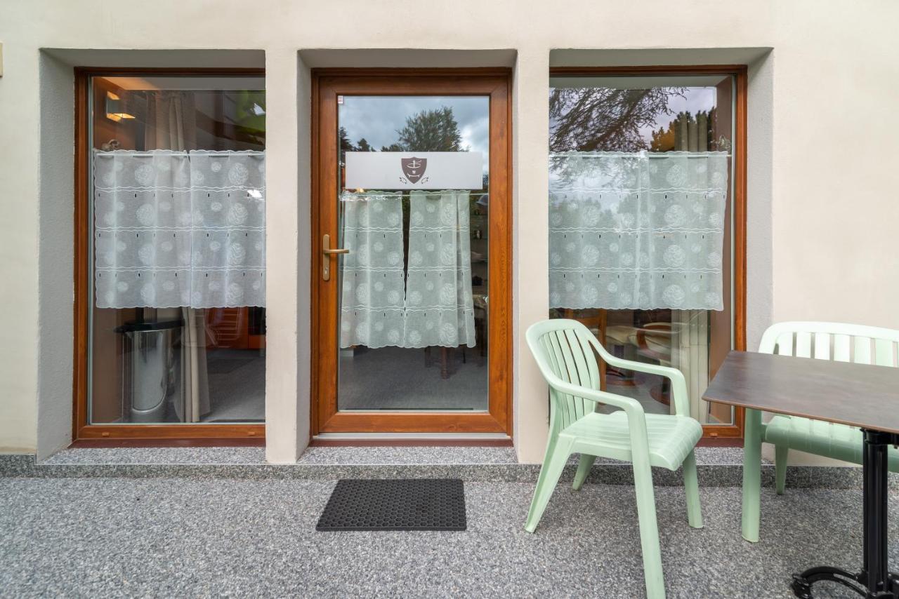 Bed and Breakfast Domaine Du Pressoir Ambilly Exterior foto