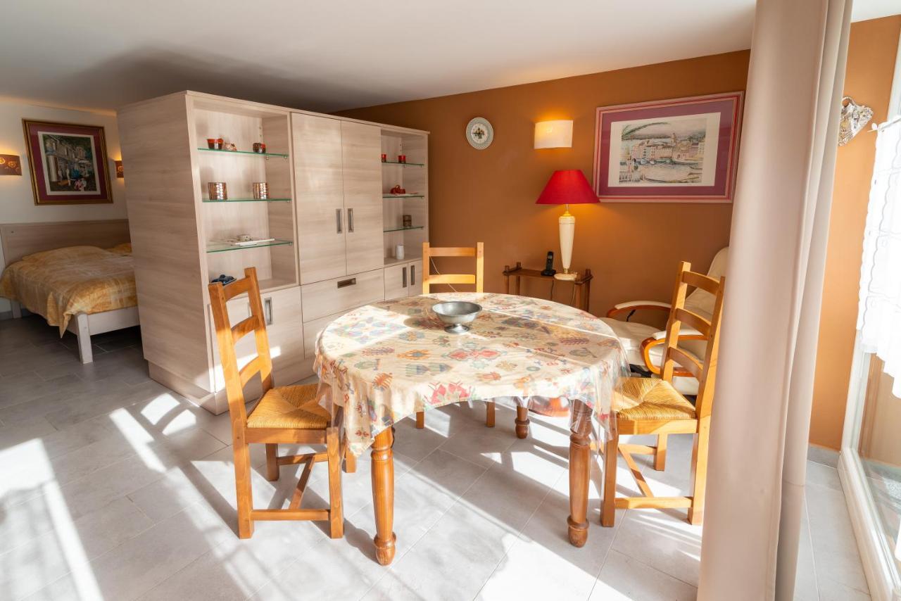 Bed and Breakfast Domaine Du Pressoir Ambilly Exterior foto